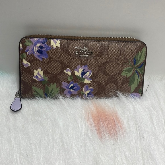 Coach Handbags - NWOT Coach Floral wallet